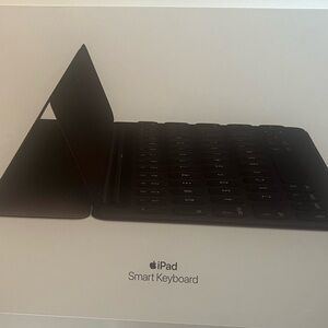 Apple iPad Smart Keyboard Folio - Gray